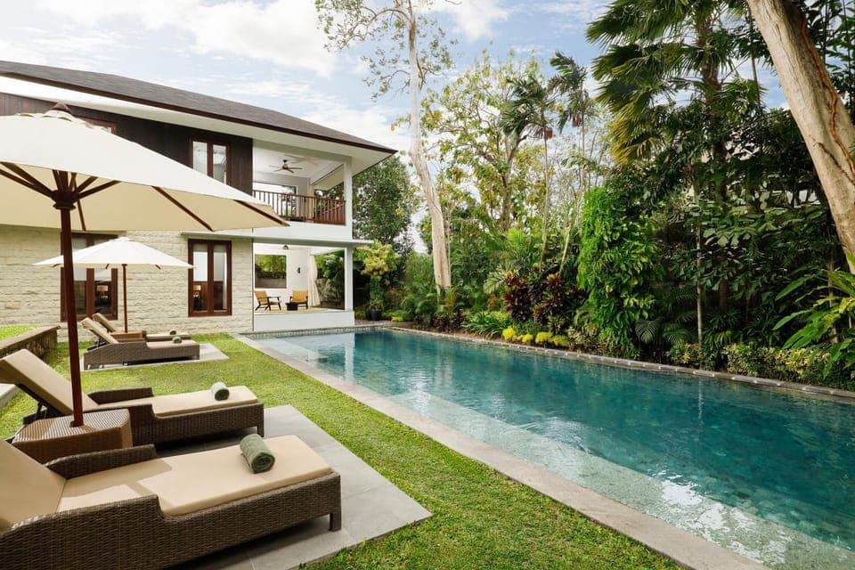 Property building, Day, Natural landscape, Garden view, Swimming pool, sunbed