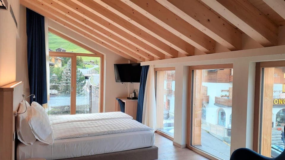 Bed, TV and multimedia, Balcony/Terrace, Mountain view