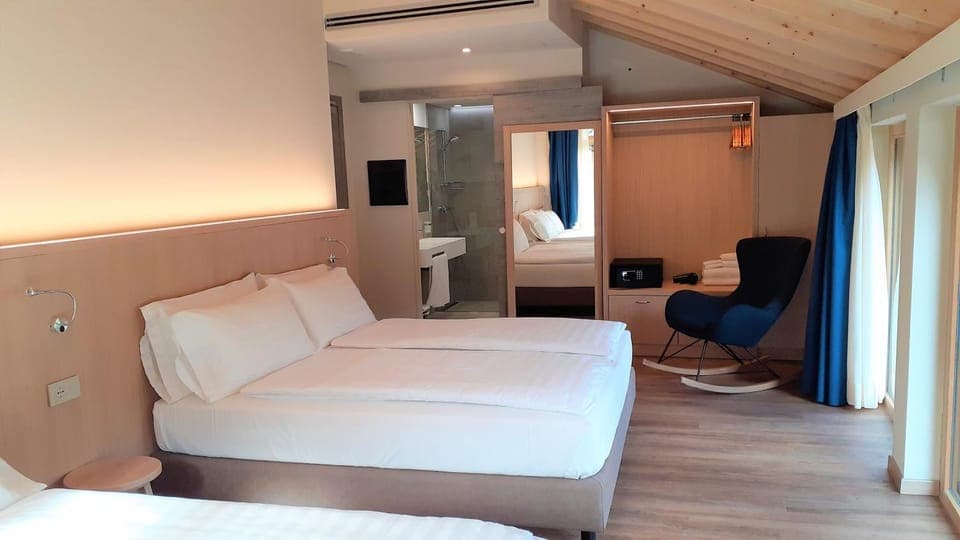Bed, Bathroom