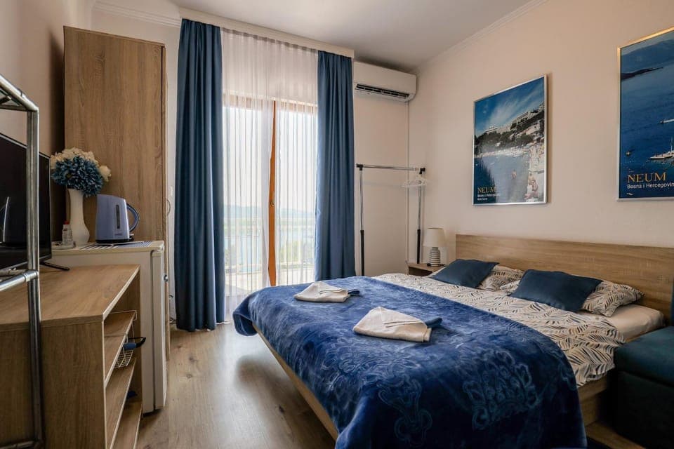 Bed, Bedroom, air conditioner