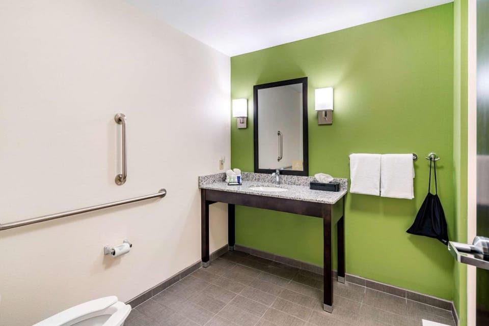 Bathroom, Photo of the whole room, On site