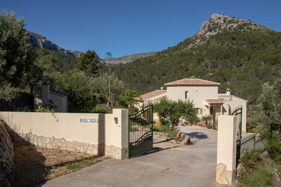 Facade/entrance, Mountain view