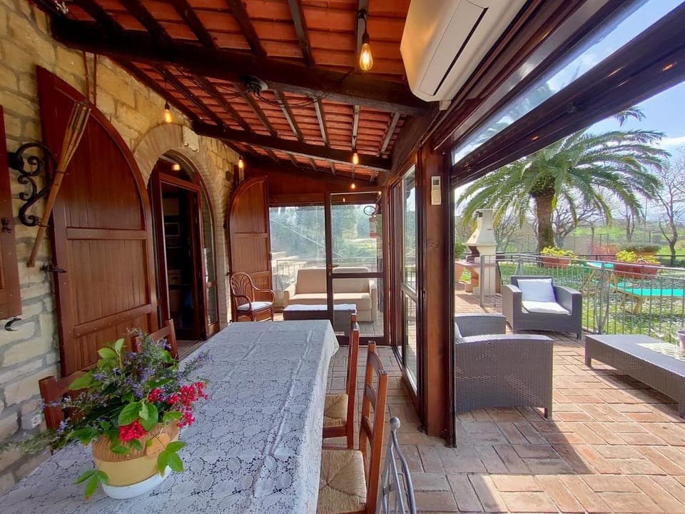 Patio, Patio, Restaurant/places to eat, Living room