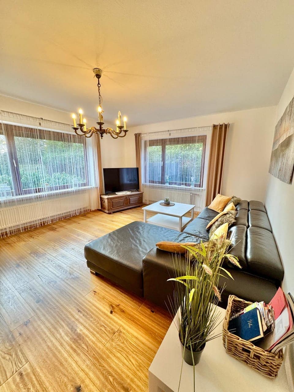 TV and multimedia, Living room, Photo of the whole room, Seating area