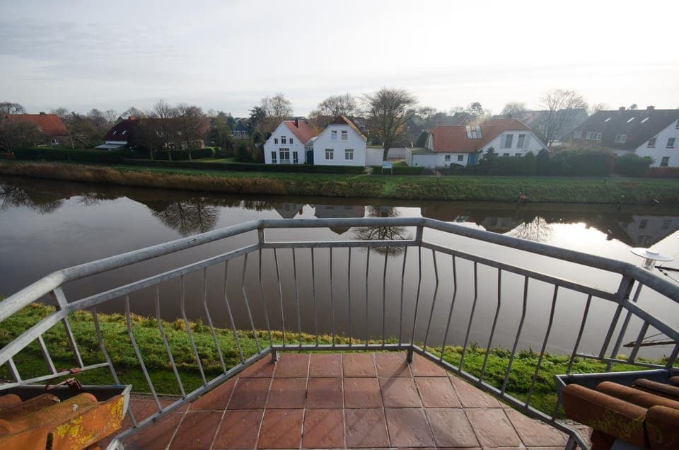 Property building, Balcony/Terrace, River view