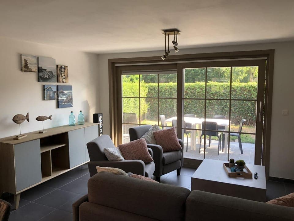 Neighbourhood, Living room