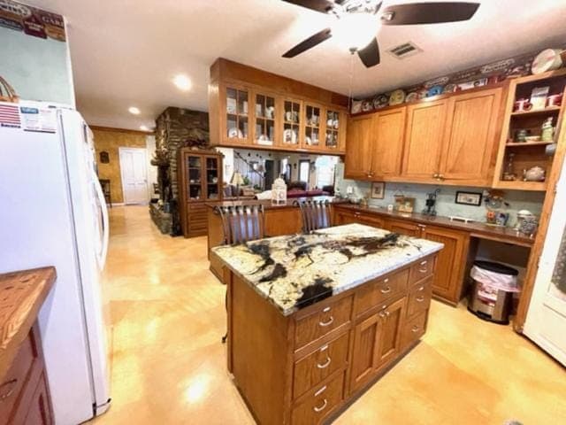 Kitchen or kitchenette, Dining area, fireplace