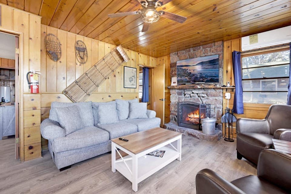 TV and multimedia, Living room, Seating area, flat iron