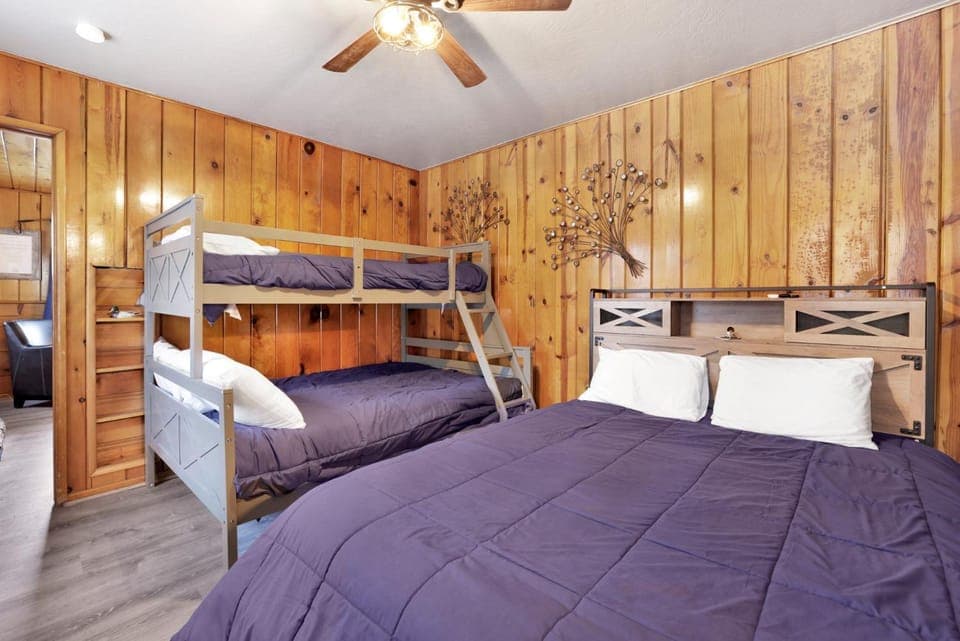 Bed, Photo of the whole room, Bedroom, bunk bed, fireplace
