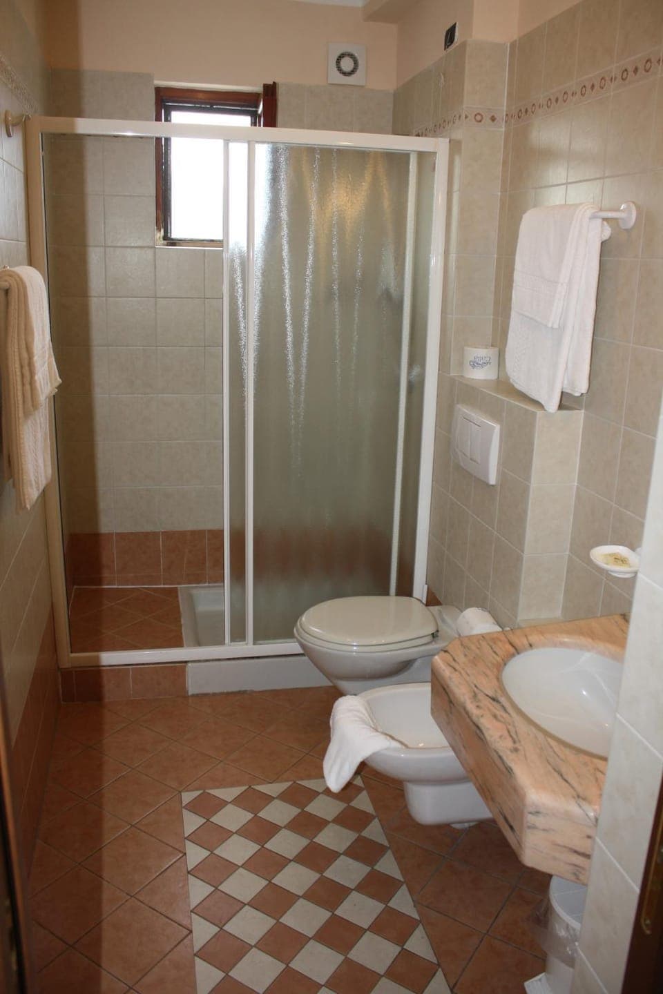 Shower, Toilet