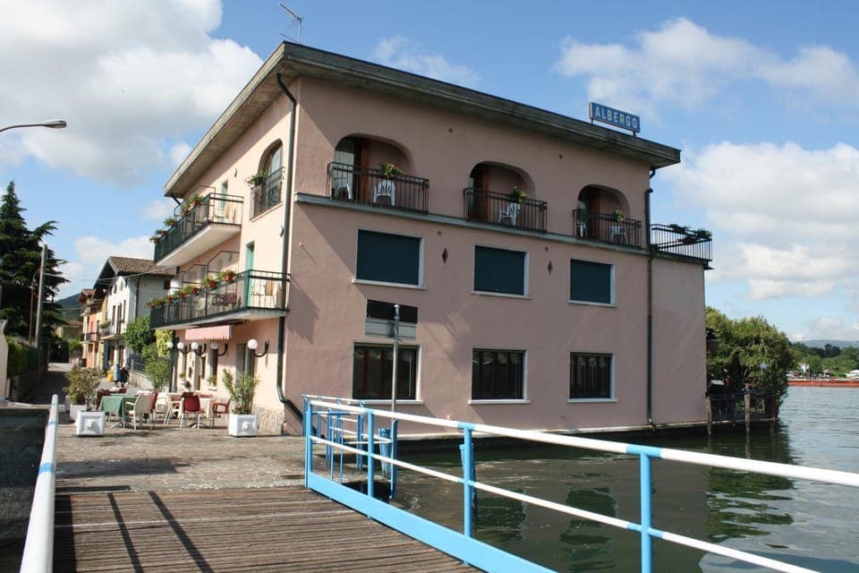 Facade/entrance, Lake view