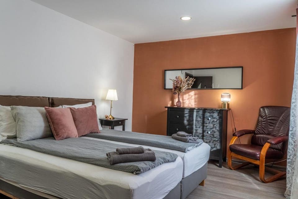 Bed, Photo of the whole room, Bedroom