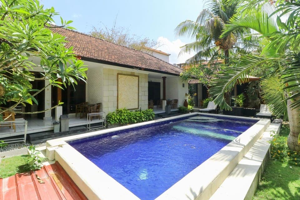 Property building, Garden, Swimming pool