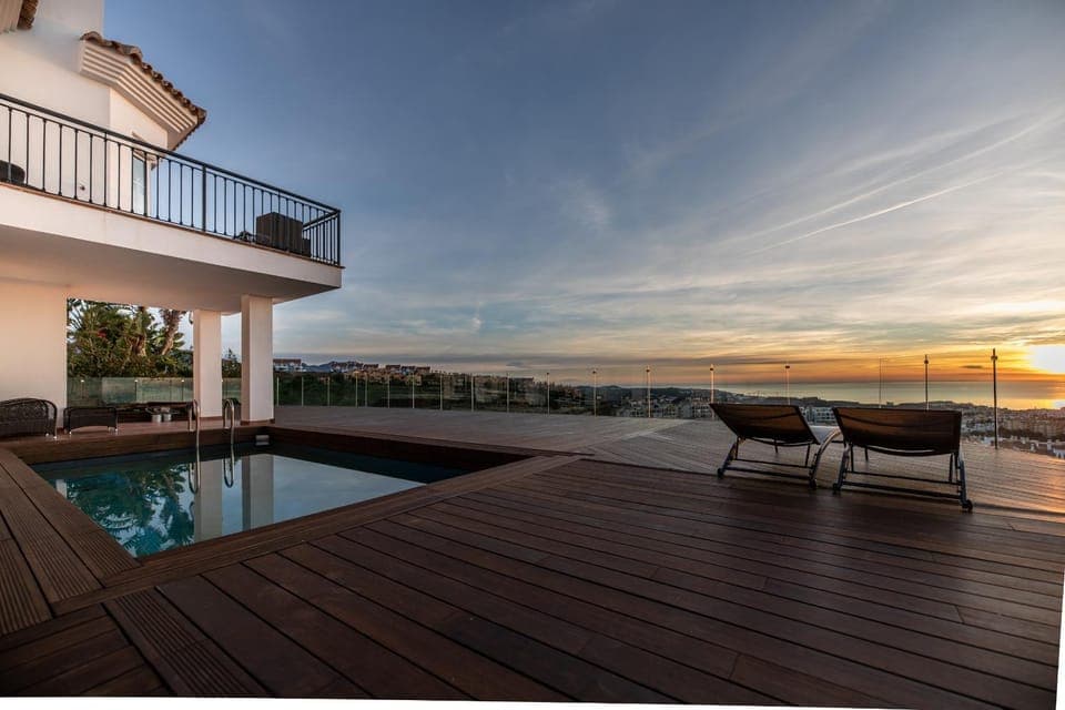 Property building, Balcony/Terrace, Pool view, Sunset