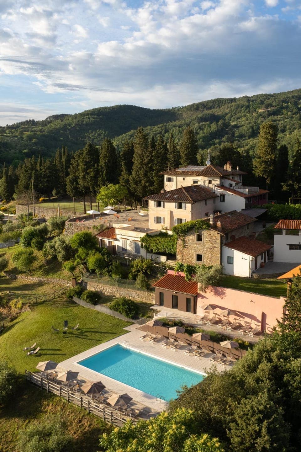 Property building, Natural landscape, Swimming pool, sunbed