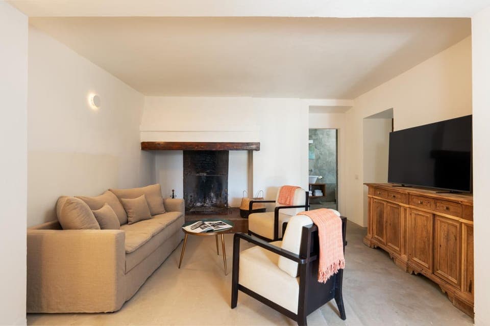 Communal lounge/ TV room, Living room