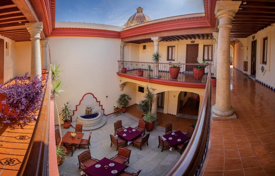 Restaurant/places to eat, Balcony/Terrace, Food and drinks, Food, Drinks