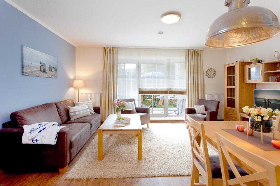 Living room, Seating area, Dining area