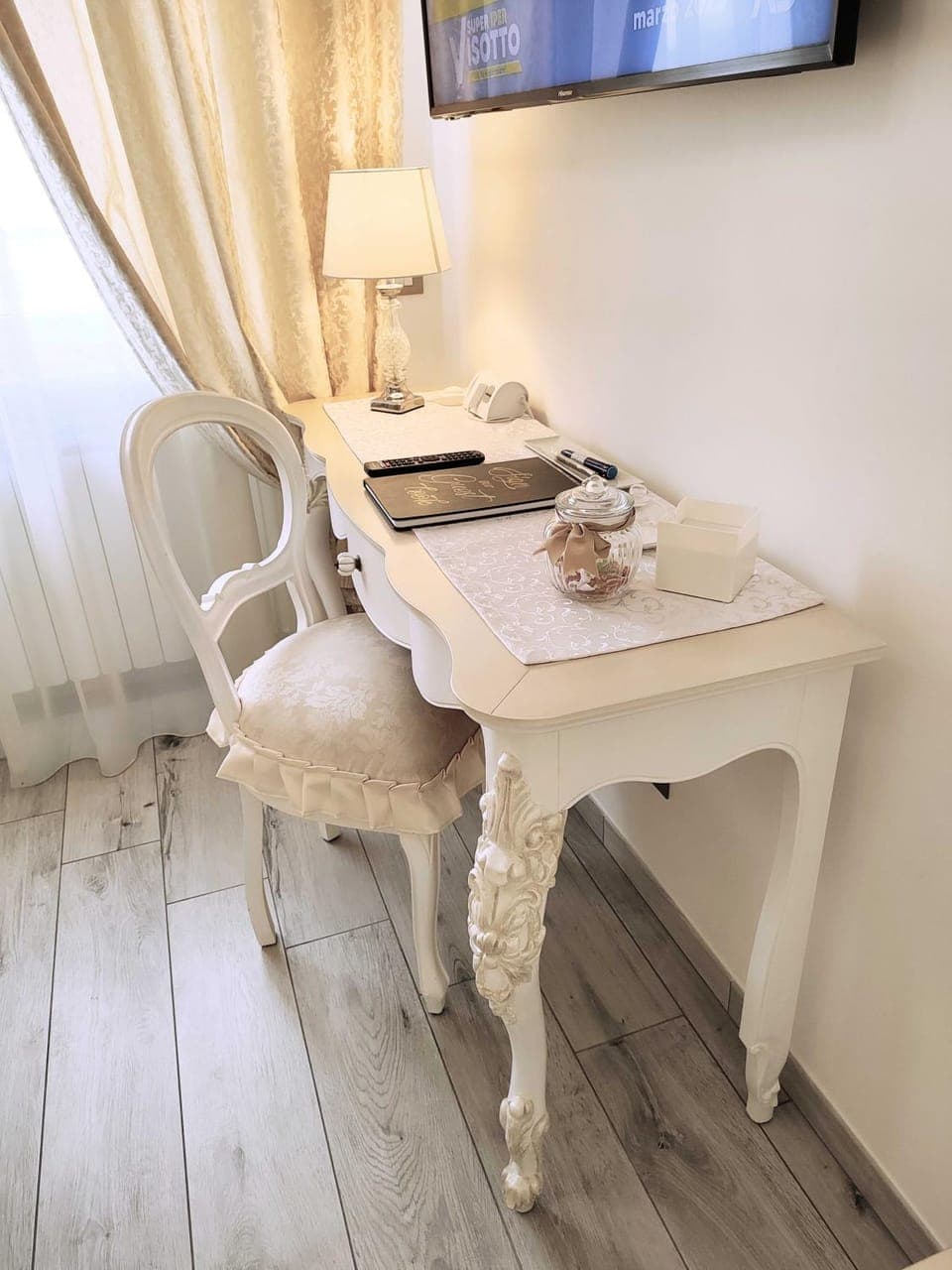 TV and multimedia, Seating area