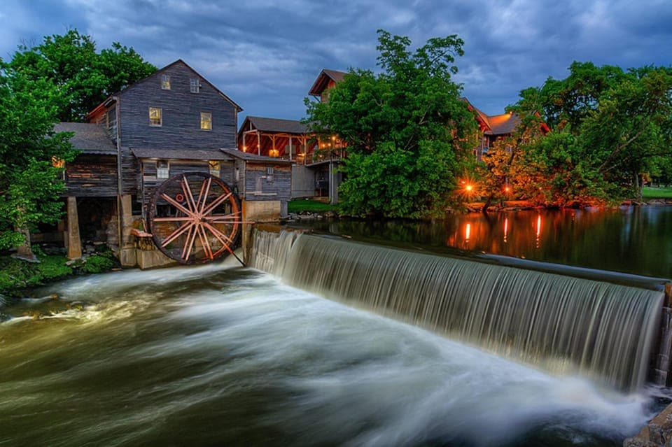 Rest Assured, WIFI, 560 FREE tickets each paid day!!! House in Pigeon Forge