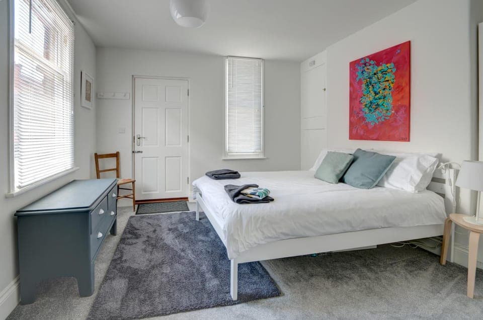 Photo of the whole room, Bedroom