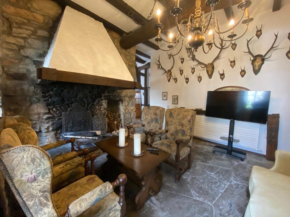 TV and multimedia, Living room, Seating area