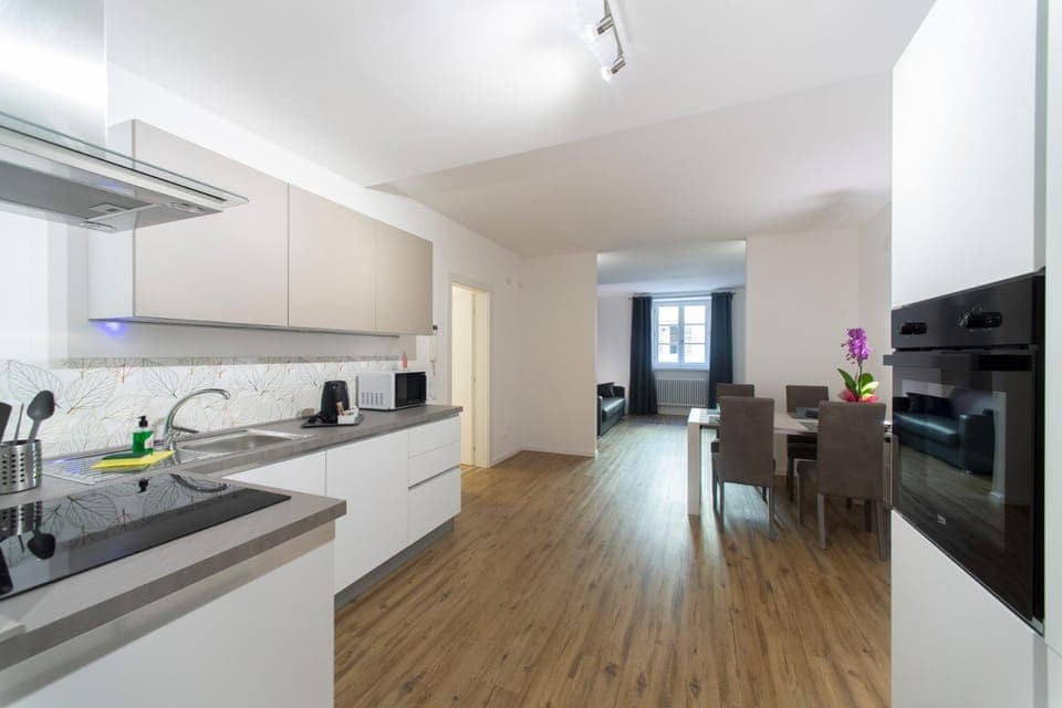 Kitchen or kitchenette, Seating area, Dining area