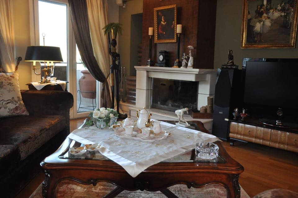 Living room, Seating area