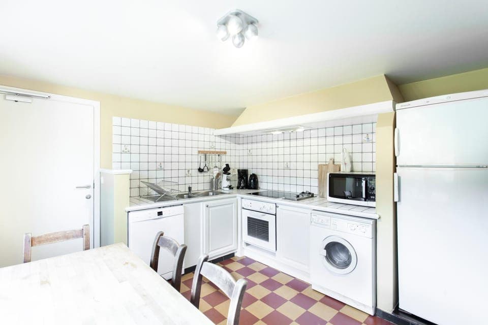 Kitchen or kitchenette, Communal kitchen