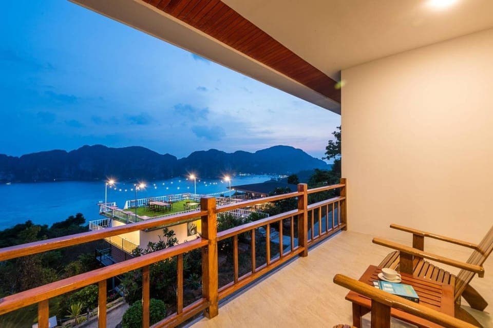 View (from property/room), Balcony/Terrace, Seating area, Mountain view, Sea view