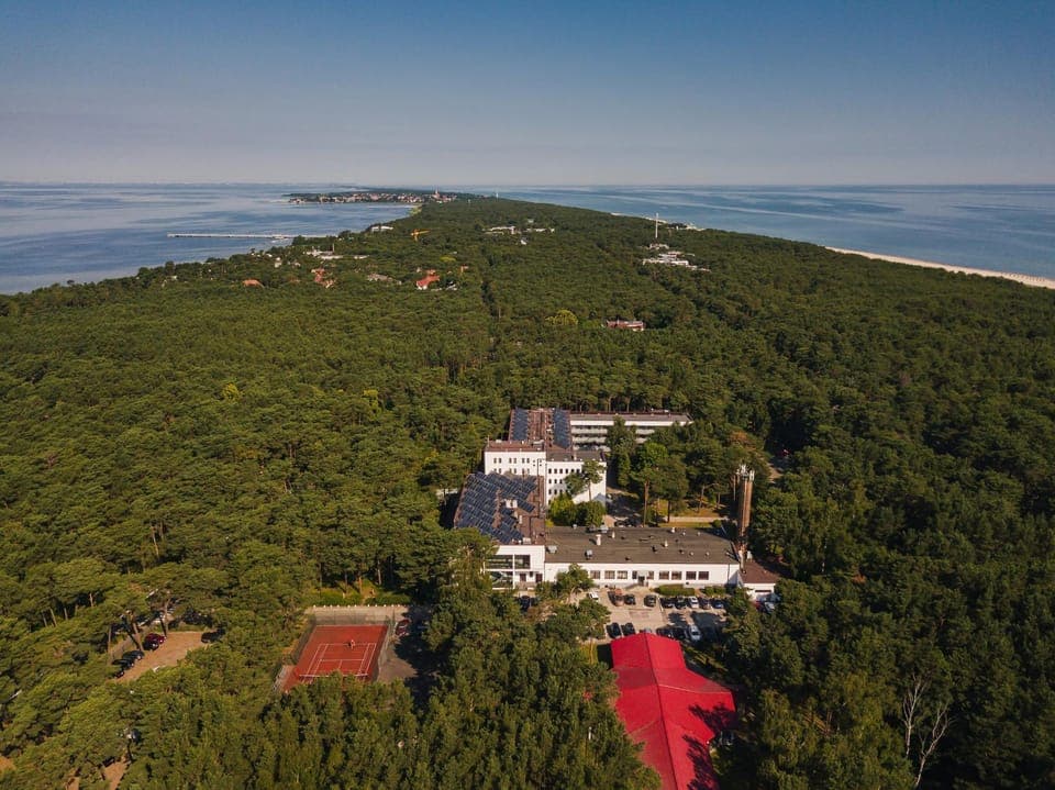 Property building, Nearby landmark, Day, Bird's eye view, Mountain view, Sea view