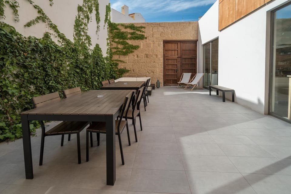 Patio, Day, Balcony/Terrace