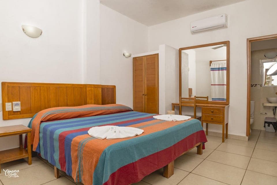 Shower, Toilet, Bed, Bathroom, View (from property/room), Photo of the whole room, Bedroom, fireplace, hair dresser, locker, towels, wardrobe, air conditioner