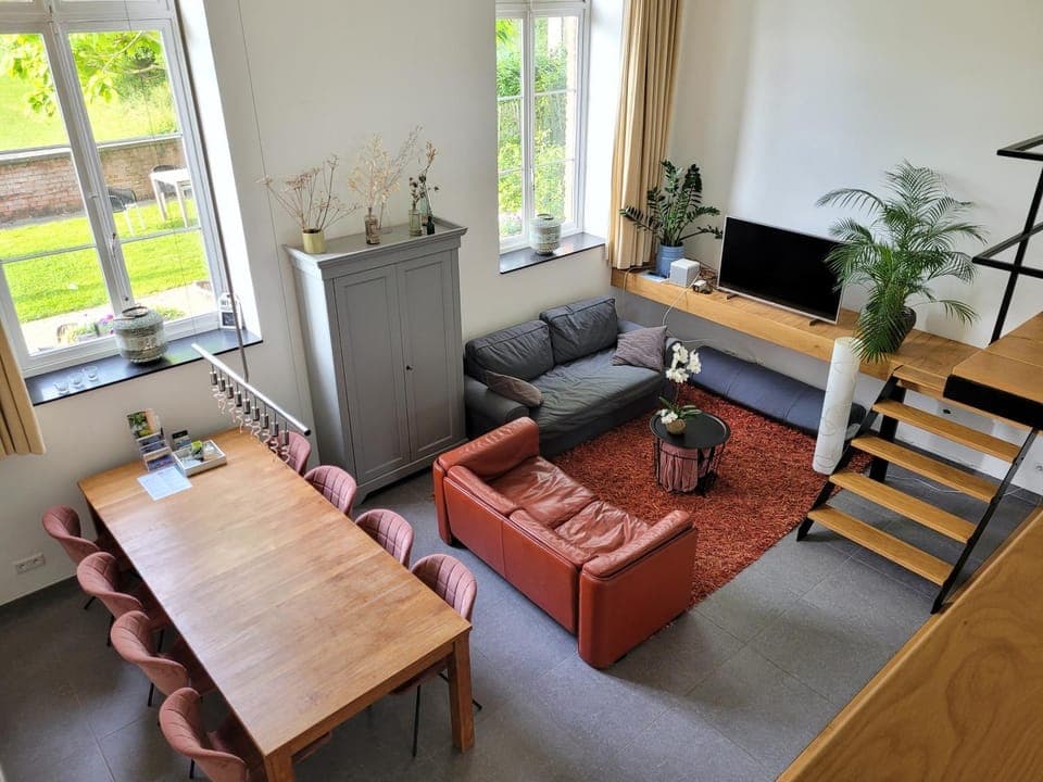 TV and multimedia, Living room, Seating area, Dining area