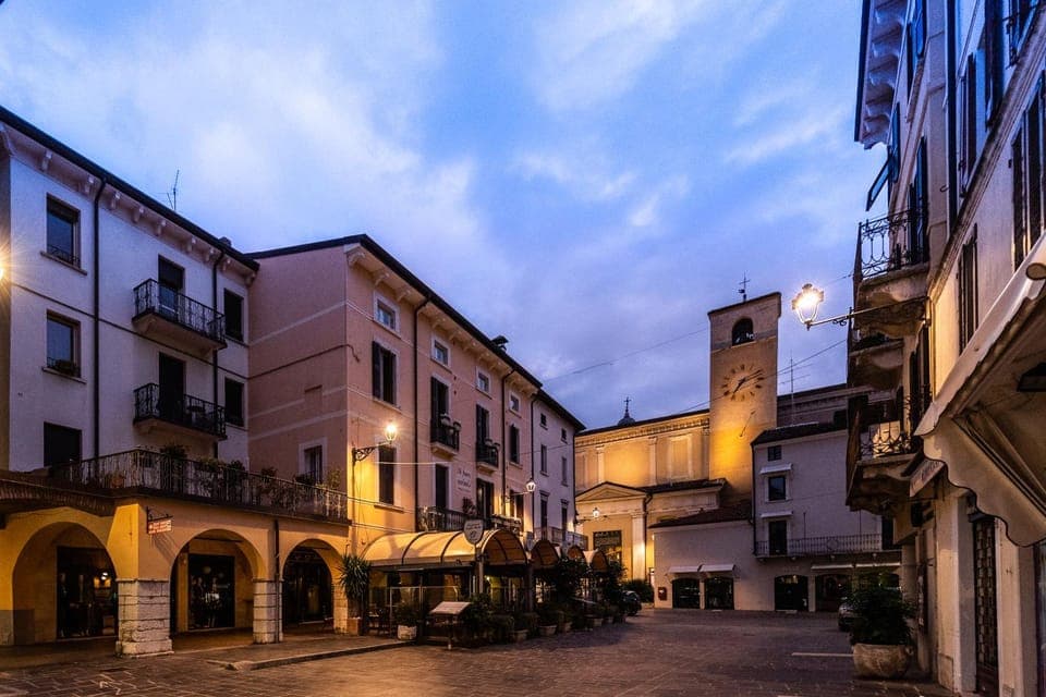 Facade/entrance, City view