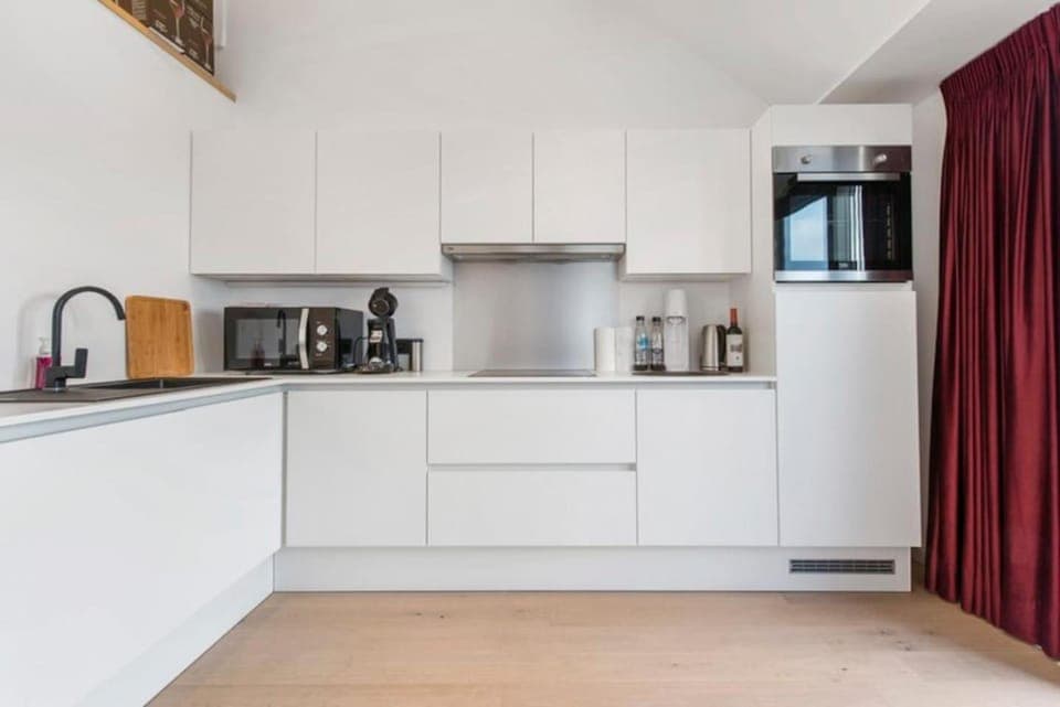 Kitchen or kitchenette, kitchen