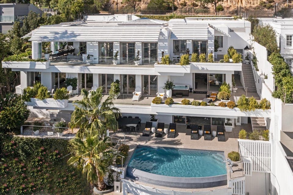 Property building, Patio, Spring, Day, Bird's eye view, Garden, Hot Tub, View (from property/room), Balcony/Terrace, Garden view, Pool view, Swimming pool, sunbed