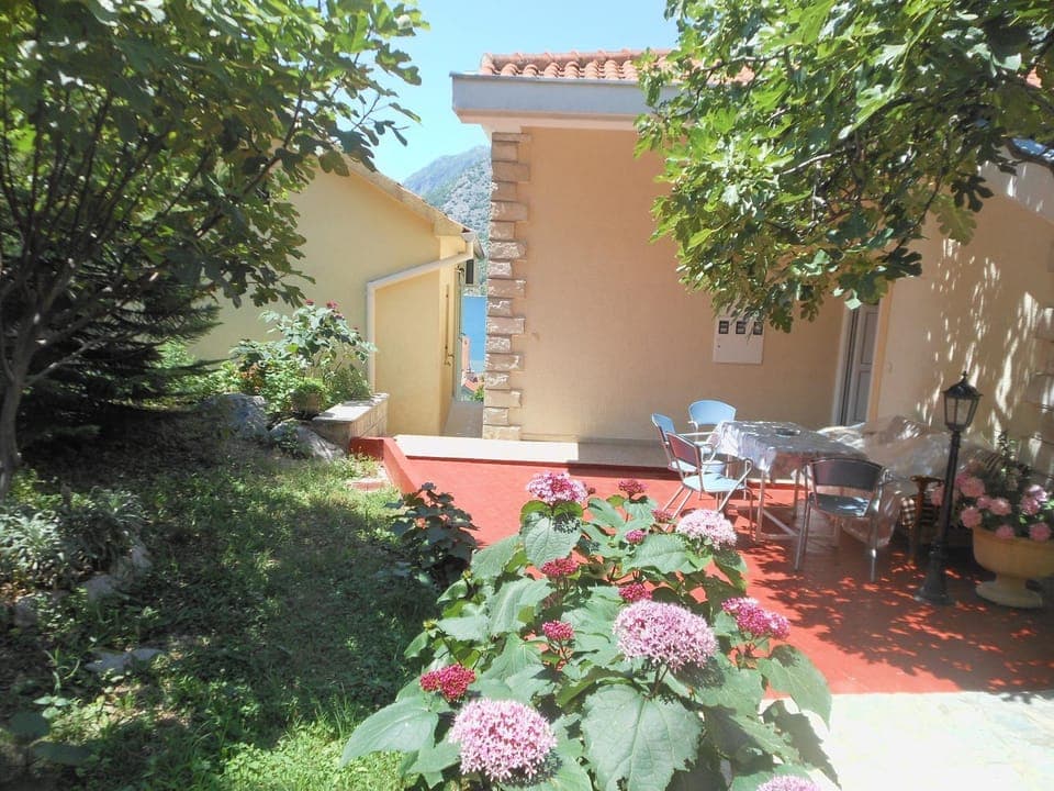 Patio, Facade/entrance, Day, Garden view