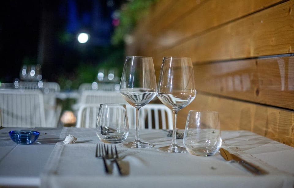 Patio, Restaurant/places to eat, Meals