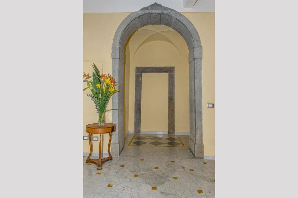Lobby or reception, Decorative detail, Internal: Not applicable to any particular room