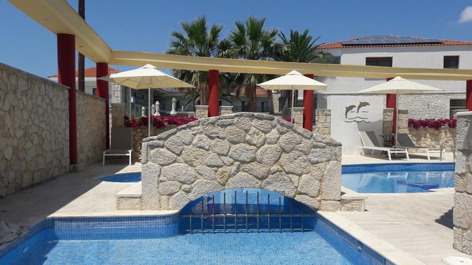 Swimming pool, Swimming pool