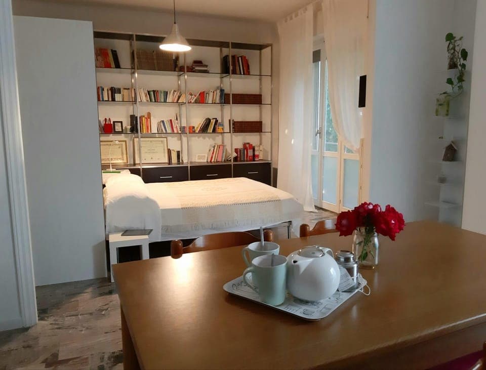 Library, Coffee/tea facilities, Living room, Seating area