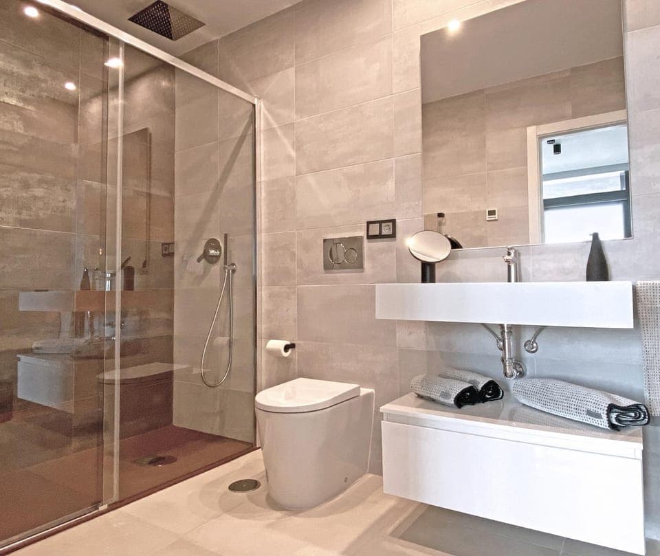 Luxury Apartment with private hot tub by Poniente Beach Apartment in Benidorm