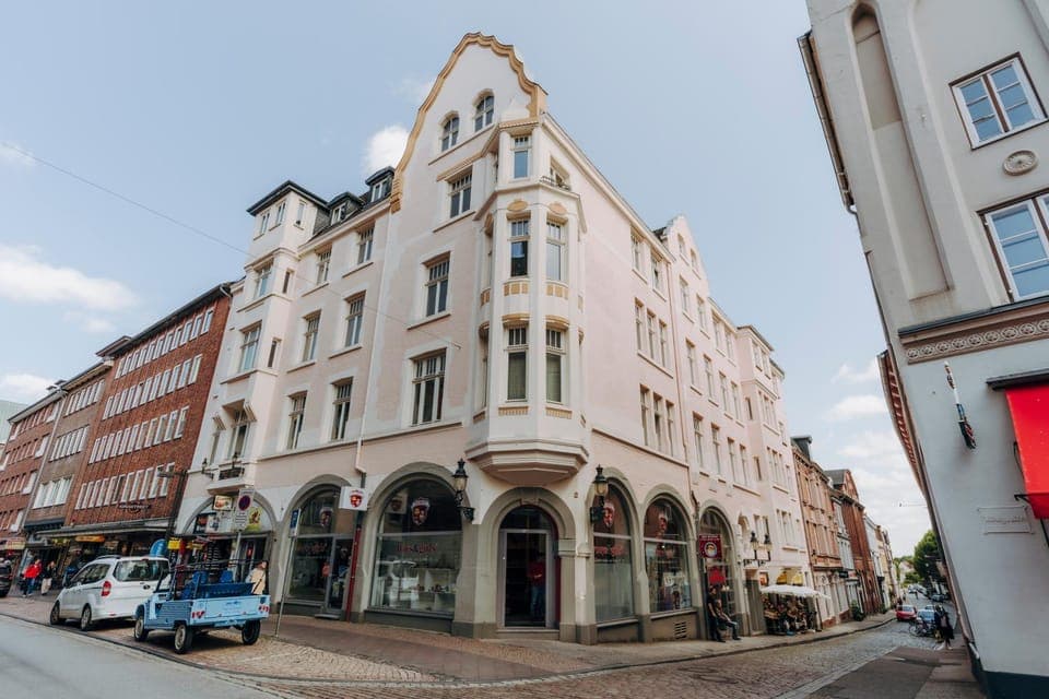 Property building, Facade/entrance