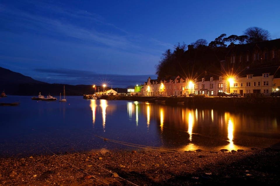 Night, Neighbourhood