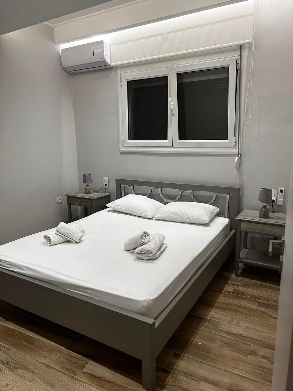 Bed, Photo of the whole room, Bedroom, towels, air conditioner