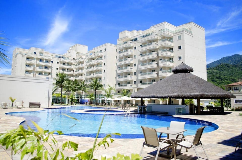 Property building, Day, Swimming pool