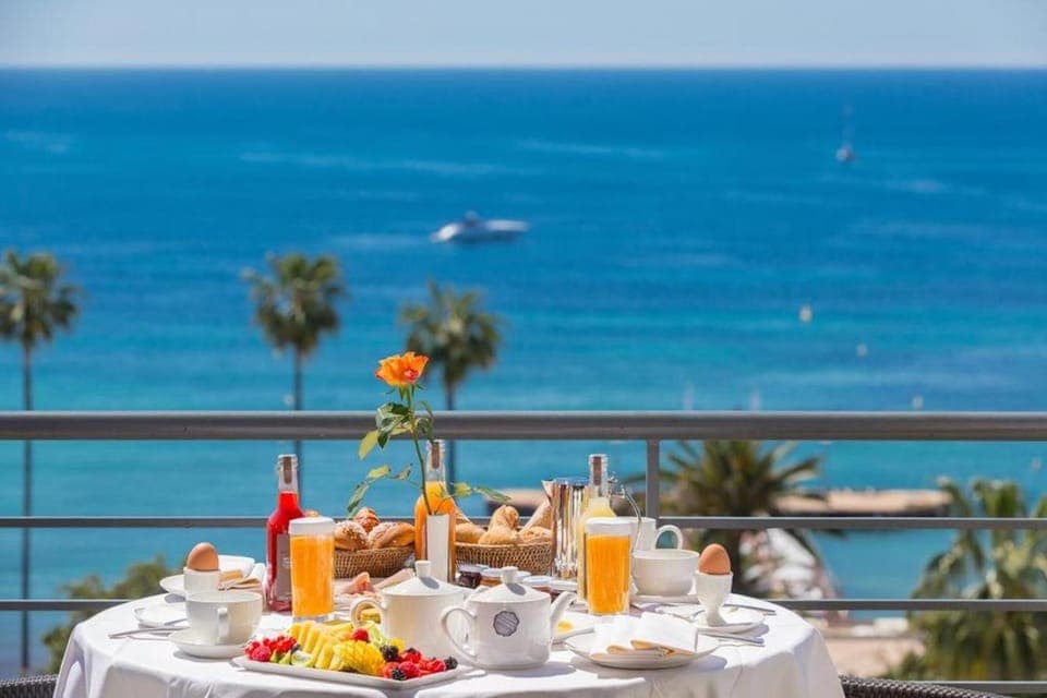 Restaurant/places to eat, Balcony/Terrace, Sea view, Breakfast, Buffet breakfast