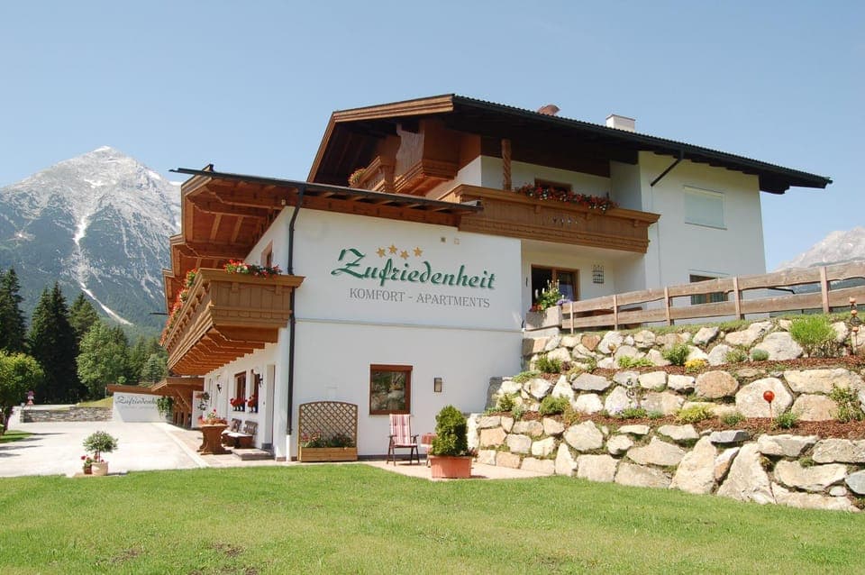 Property building, Facade/entrance, Spring, Day, Property logo or sign, Natural landscape, Summer, BBQ facilities, Garden, Balcony/Terrace, Autumn, On site, Garden view, Garden view, Mountain view, Mountain view