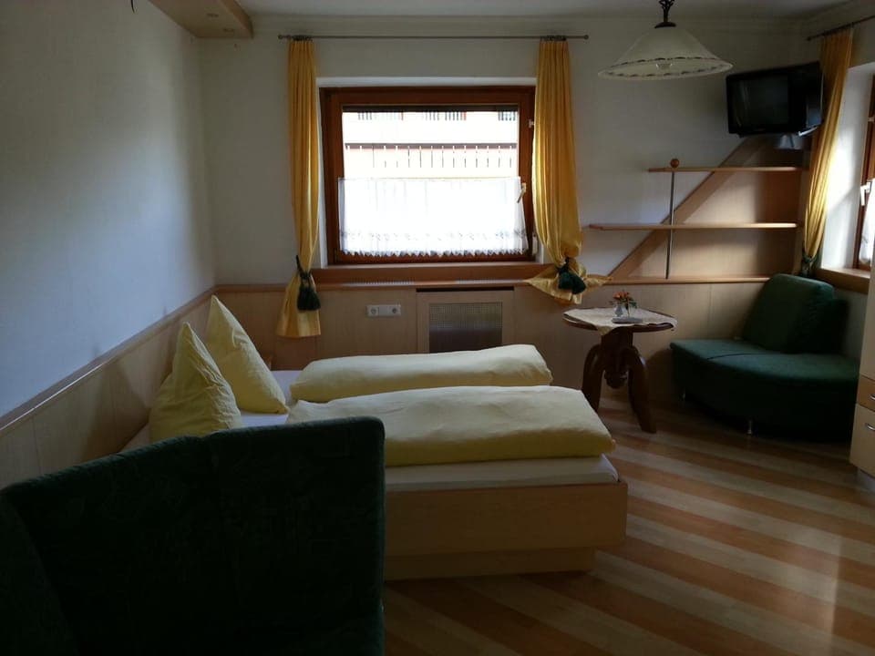 Bed, Seating area